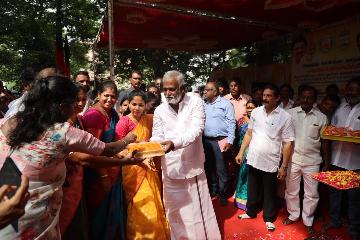 PriyarajanDMK's tweet photo. பெருநகர சென்னை மாநகராட்சி,
மண்டலம் - 6,  திரு.வி.க நகர் சட்டமன்ற தொகுதிக்கு உட்பட்ட வார்டு - 71, ஸ்டேட் பேங்க் காலனி 1வது தெருவில் பல்நோக்கு கட்டிடம் மற்றும் வார்டு - 75, பராக்கா சாலையில் அமைந்துள்ள திறந்தவெளி நிலத்தில் பூங்கா அமைத்தல் உள்ளிட்ட பணிகளை https://t.co/OmPaL2Ib6O