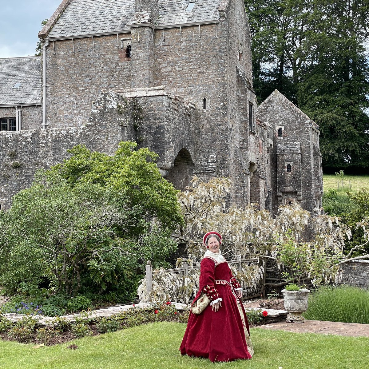 RAGriggsauthor's tweet image. As the late Dame HilaryMantel  said “to bring the past to life you need to inhabit the era.”Walking in their shoes  in the places they knew is the best part of my research. Yesterday’s prompt for #histficmay 

#amwritinghistoricalfiction #historyinterpreter