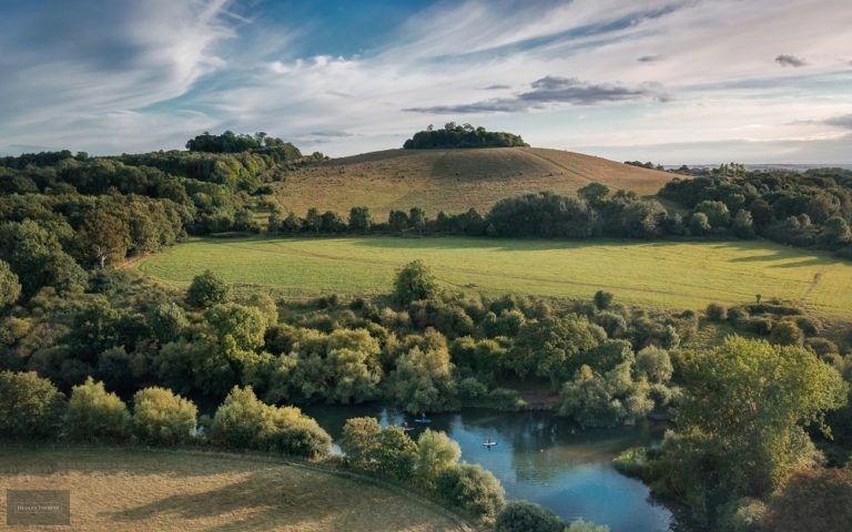 earth_trust's tweet photo. 📣Podcast: Art, nature &amp; finding inspiration

In @OxonArtweeks we talk to 8 local artists showing their work at Earth Trust Gallery, to find out about the different ways that nature inspires them.

👂https://t.co/3Rxs1rl8MF

Open daily 10am-3pm until Sun 14 May

📷 @thorneh https://t.co/hRwuNh864q