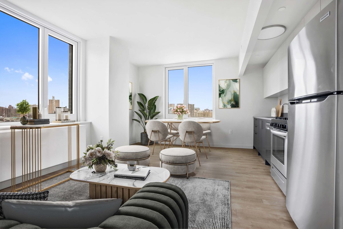 NYCHousing's tweet photo. Want to live above the @uhhmuseum AND have access to a wide array of amenities?
Apply to Bronx Point on #HousingConnect! 🙌🎉 There are 432 homes in this newly constructed building, with rents starting at $591 per month for a 1-bedroom: https://t.co/x7gKZFLxS8 https://t.co/brMBwMzwZt