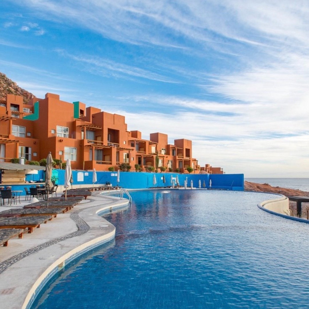 P_I_C_A's tweet photo. 🚨 Raffle Alert 🚨 Starting on Tue., 5/16, YOU can enter to #WIN a four-night stay—for up to four guests—at the beachfront Club Regina Resort in either Los Cabos or Puerto Vallarta, #Mexico! 🌴🍹🏖️ 

***𝒯𝒾𝒸𝓀𝑒𝓉𝓈 𝑜𝓃 𝒮𝒶𝓁𝑒 𝒩𝑜𝓌***
📲 https://t.co/2rnfCi1tGh https://t.co/FefnplXMEu