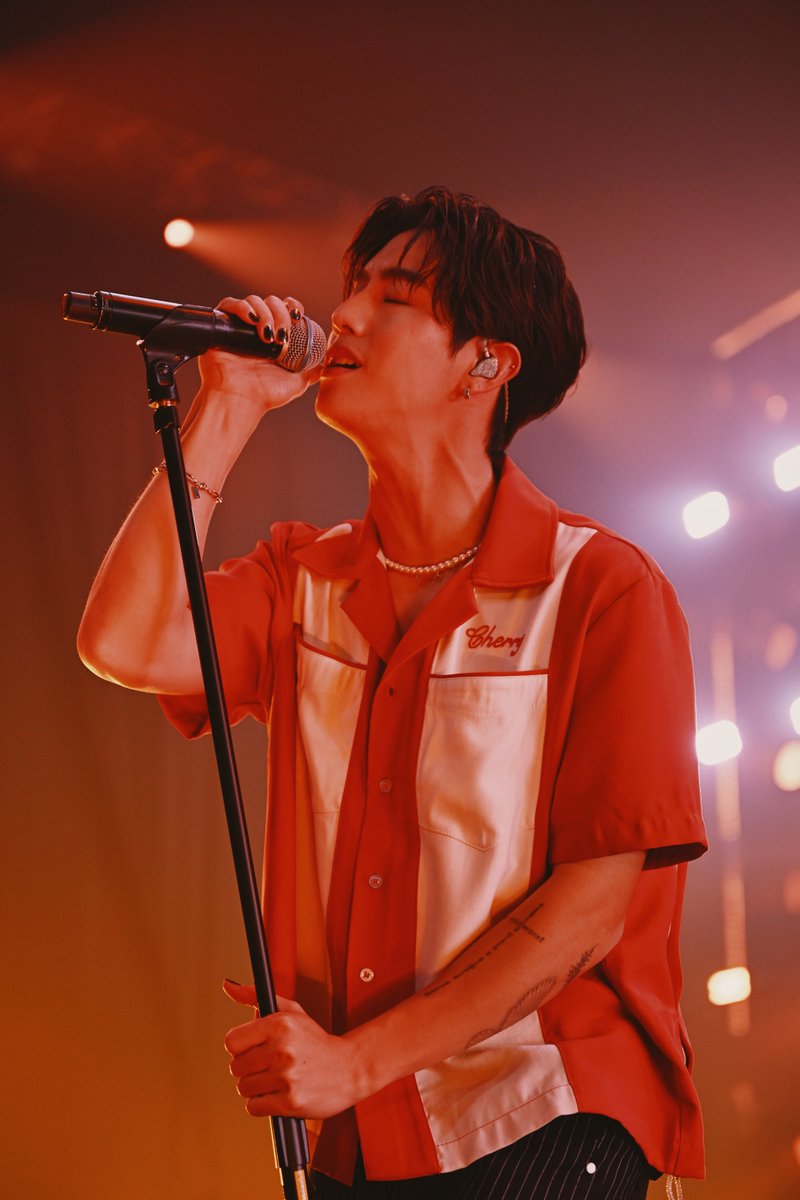 DNAmngmnt's tweet photo. the other side
BANGKOK DAY 3

#MarkTuan #Mark 
#마크 #段宜恩 
#theotherside #theothersidetour 
@marktuan https://t.co/bwPOO5hyJR