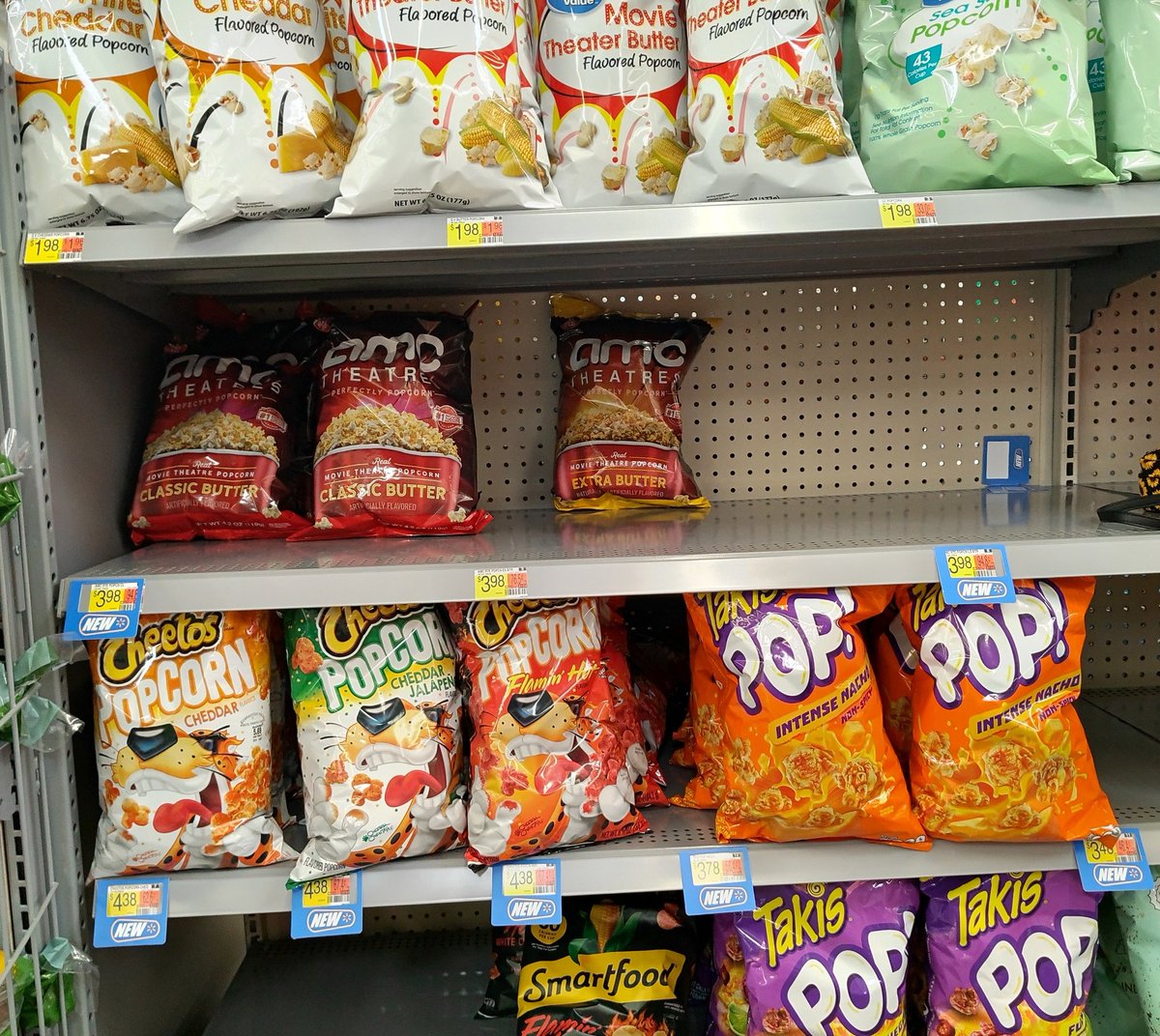 ZOMBINOX's tweet photo. After ordering 75 bags of #AMCPerfectlyPopcorn online, It was finally in my local Walmart today. Only 5 bags left and I live in a small town of 25k people... #AMC #AMCNOTLEAVING https://t.co/MQOzHARcbP