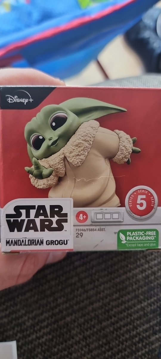 conzo08wbj's tweet photo. @starkmanjones think you need to sue Disney! I can't unsee grogu striking your signature pose! https://t.co/dzQaErmOeZ