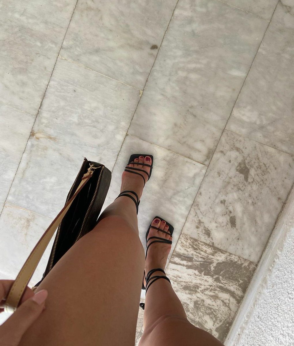 Görüşmek isteyenler TAKİP RT BEĞENİ YAPSIN DM ye gelsin😘