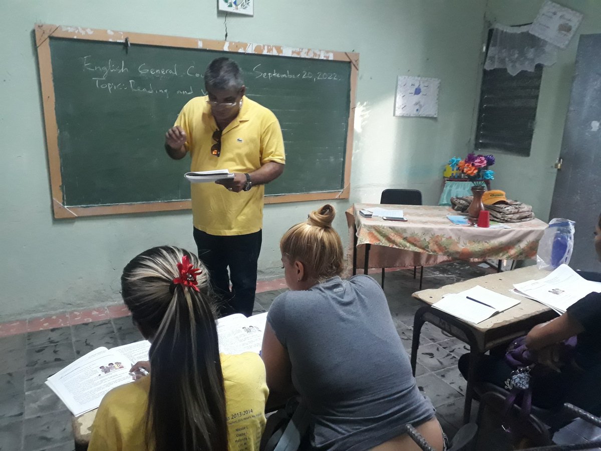EDJA_Granma's tweet photo. Se preparan docentes y estudiantes de las #EscuelasDeIdiomasGranma para participar en el concurso provincial de habilidades lingüísticas, a desarrollarse en todos los idiomas en los que se brinda servicio en el territorio. Tendrán lugar del 16 al 18 de mayo próximo. #EDJAGranma https://t.co/2fEP94cPGd