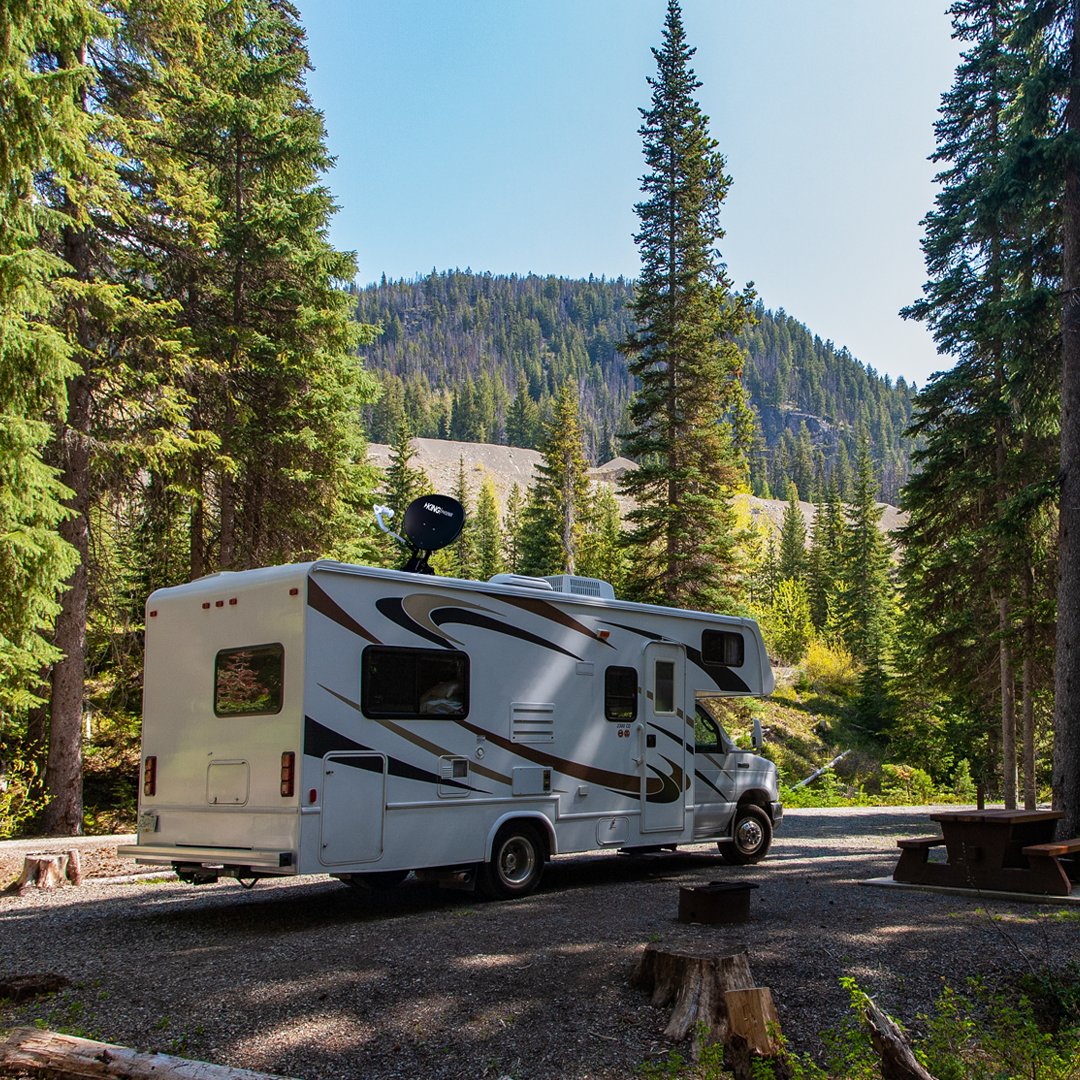myKINGproduct's tweet photo. The KING Phoenix is now available for purchase on https://t.co/x1d4Twoolr! Our latest innovation, the KING Phoenix Stationary Automatic Satellite Antenna System allows you to watch high quality, 4K HD programming (DISH or DIRECTV) from anywhere your RV takes you. https://t.co/B4gnn7pBWD