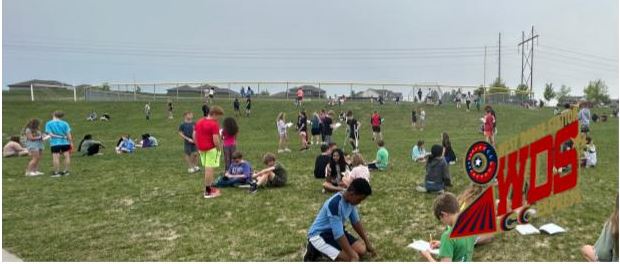 4th Graders at West Dodge Station used their writing time to interview 5th grade students about their experiences while in 5th grade. #EPSAchieves #Onestepforwardeveryday