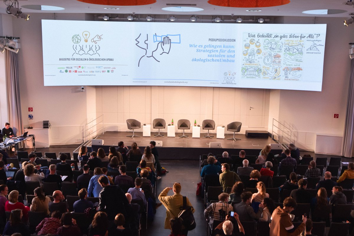 Dies ist eine Chance, die öffentliche Daseinsvorsorge weiter sichtbar zu machen und Arbeitsplätze im Bereich der Kommunen zu sichern und zu schaffen. Unter younion.at/internationalf… du weitere Details zur Akademie. (5/5)