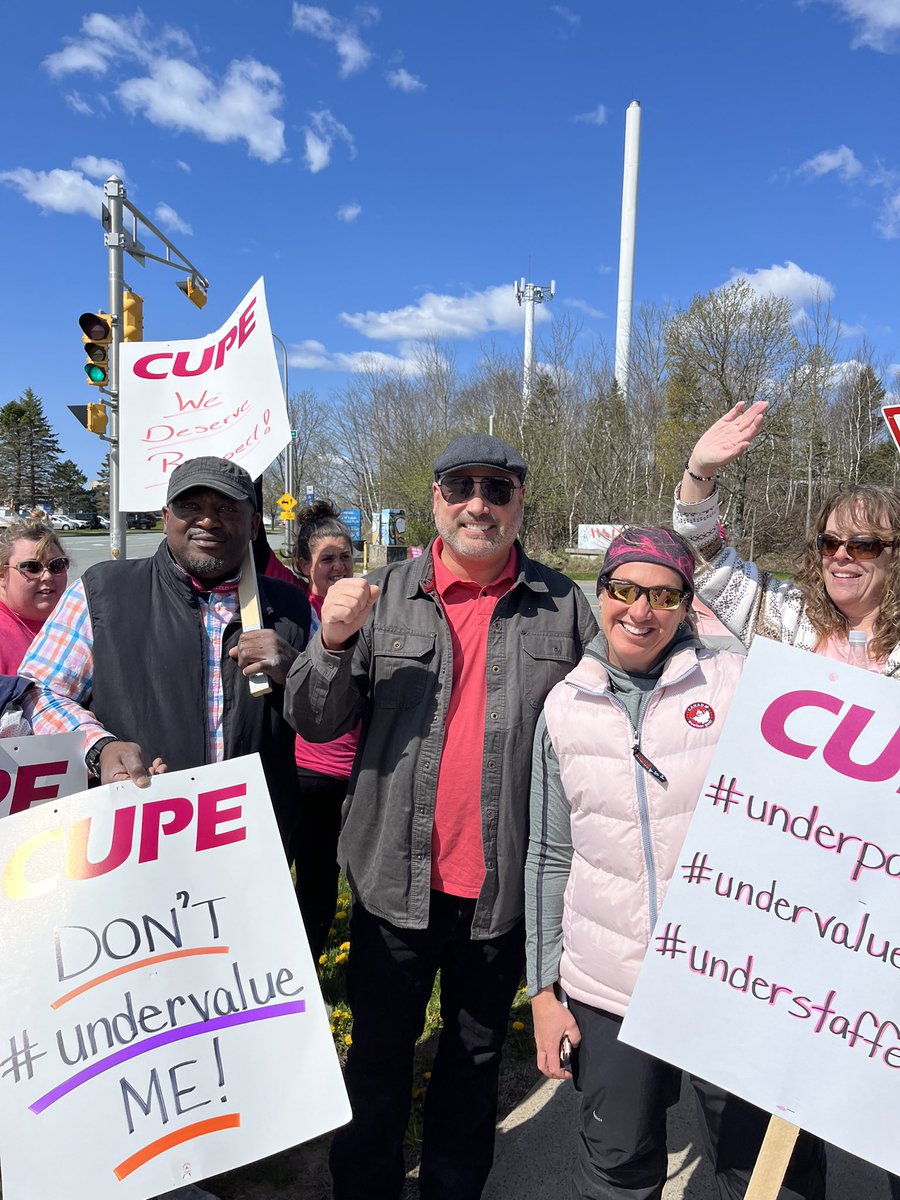 Solidarity with our brothers and sisters from @CUPE5047