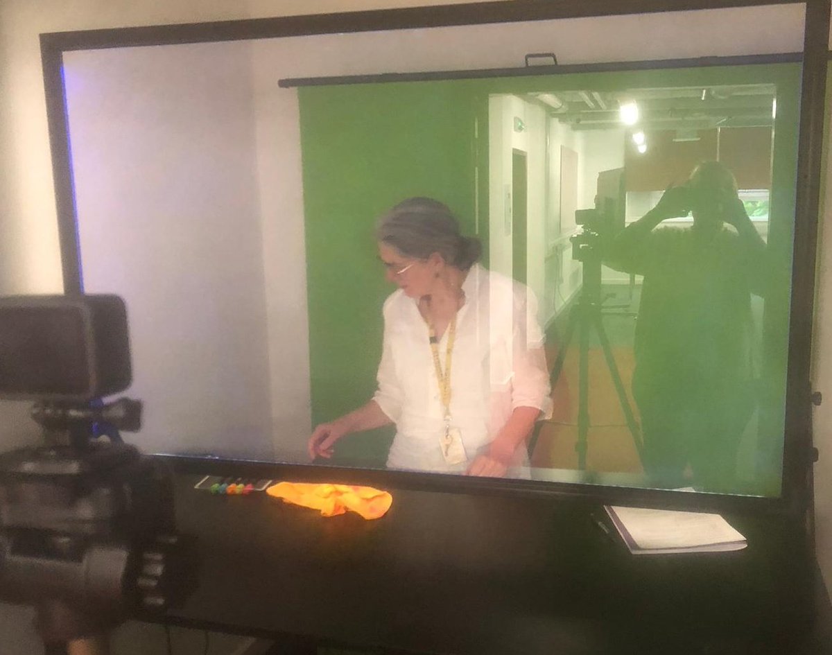 s_spence10's tweet photo. Our fantastic #maths teachers have been creating short videos on our #lightboards this week to help students prior to the upcoming exams. A great #team effort @sheffcol π. @EuropeGlass https://t.co/yZhibwZCiY