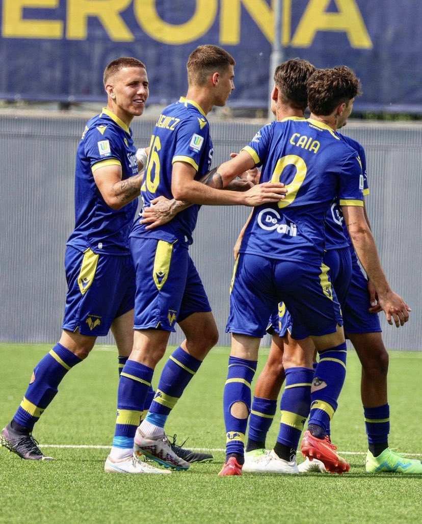 INVENCIBILIDADE

Contra a Udinese, o Verona venceu novamente, dessa vez por 3 a 1. Com isso, chegou ao seu 7º jogo de invencibilidade e agora é o 10º com 42 pontos. #daiVerona #HVGiovanili