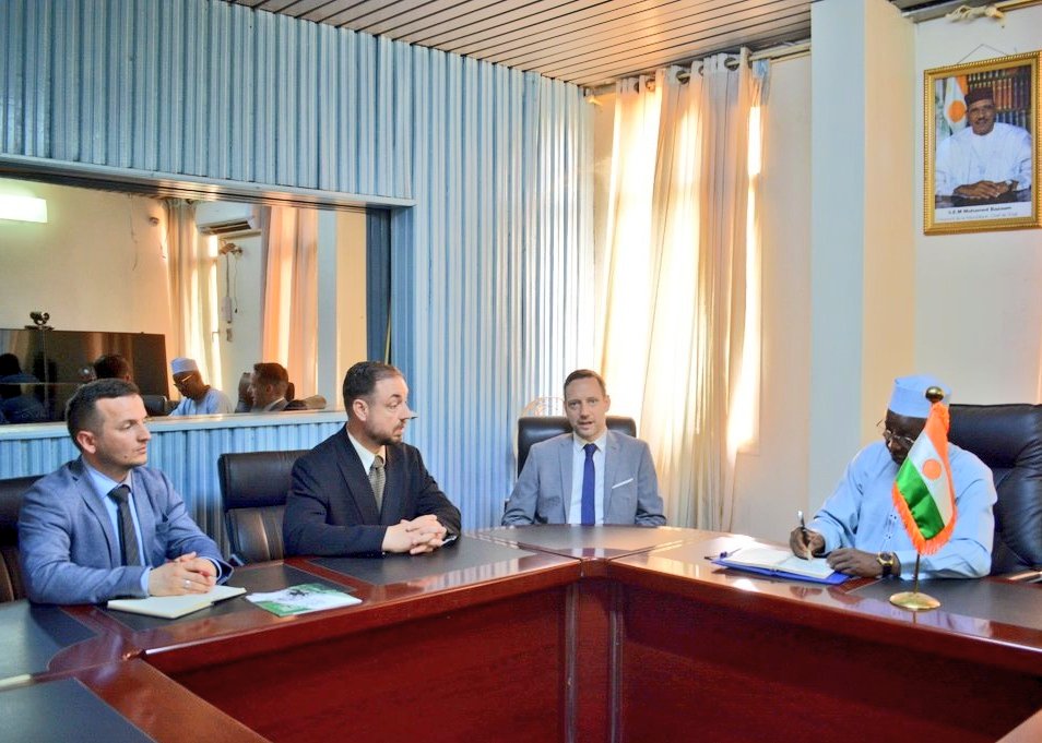 Au centre de nos échanges, l´opportunité  d´un partenariat dans le domaine #agricole notamment la sécurité  #alimentaire, la recherche  et l´expérimentation des #semences adaptées à  notre climat, l´#irrigation  ,la formation. 2/3