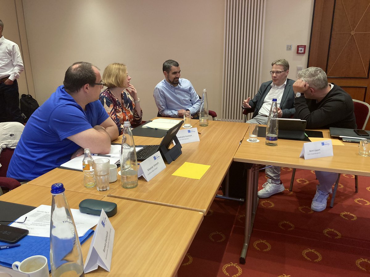 Wirkung in der Arbeit kommunaler Jobcenter deutlich zu machen war ein zentrales Thema im VR8 des #Benchlearning. So wie wirkungsvolle Angebote mit guter Beratung beginnen, beginnen wirkungsvolle Vergleichsringe mit guten Diskussionen!