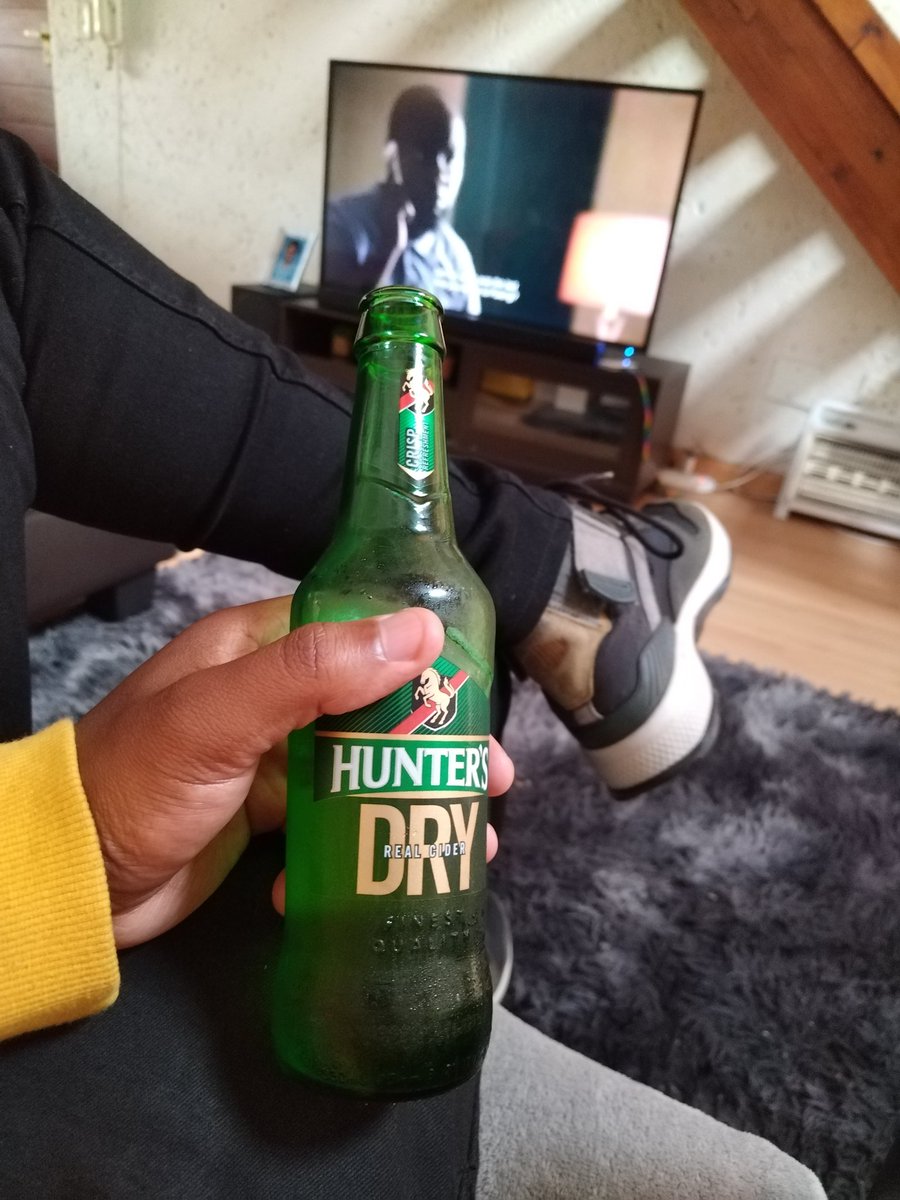 LMkonqo's tweet photo. 8 hours of hard work must be rewarded with an ice cold @hunterscider #RefreshTheGrind https://t.co/eYZKLPPyG1