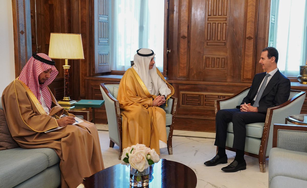 remalasad65's tweet photo. الرئيس بشار الأسد يتلقى دعوة خادم الحرمين الشريفين الملك سلمان بن عبد العزيز للمشاركة في الدورة الثانية والثلاثين لاجتماع مجلس جامعة الدول العربية على مستوى القمة، والتي ستعقد في مدينة جدّة في 19 أيار الجاري. https://t.co/3bBLDf2adL