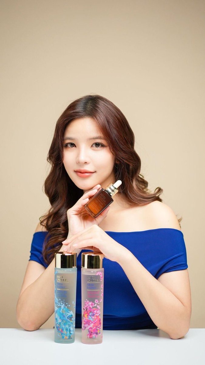 bass_nothing's tweet photo. สวยเหมือนไม่มีอยู่จริง💙💙
#OrnOung
#MicroEssence #น้ำตบจบทุกฟิลเตอร์ #AdvancedNightRepair #ANR7in1Serum #EsteePartner #EsteeLauderThailand https://t.co/o4LAPfAPp0