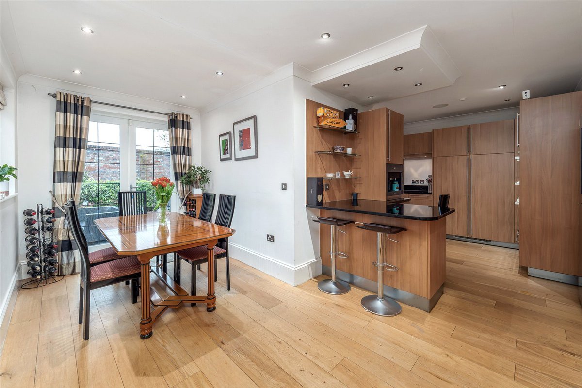 JSAlderleyEdge's tweet image. New instruction

Brook Lane, Alderley Edge #Cheshire

5 Oak Bank is a wonderful, generously proportioned 4 bedroom #mewshouse with lovely #ruralviews and landscaped garden, within walking distance of central #AlderleyEdge. Guide price £960,000.

jackson-stops.co.uk/properties/171…