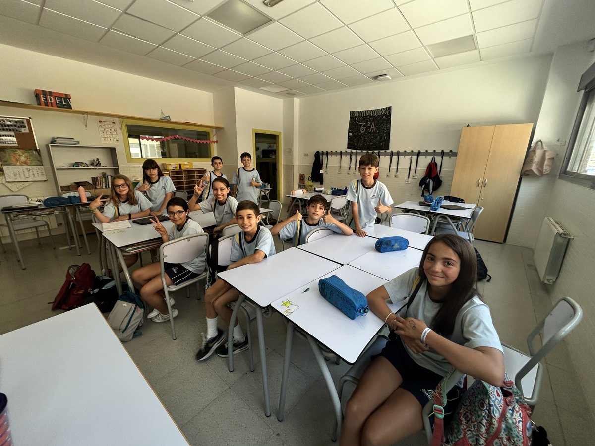 CCMiramadrid's tweet image. 🇩🇪 Sprechtraining macht Spaß 🇩🇪

Los alumnos de Primaria y Secundaria que se presentan a los exámenes oficiales del Goethe Institut practican la parte oral gracias a los apoyos de Sprechtraining para A1-A2-B1 todos los mediodías.

#colegiomiramadrid #miramadrid #googlereference