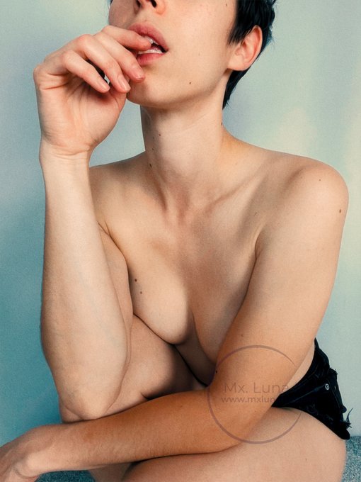 Good morning perverts, I'm online to make your dreams/nightmares come true. https://t.co/UkNU2DN0ZF