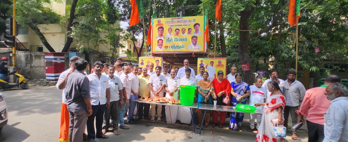 yuvaraj_C_BJP's tweet photo. பாஜக அரசு தொடர்பு பிரிவு சார்பில் மக்களின் தாகங்களை தீர்க்கும் தண்ணீர் பந்தல் ஆனது அரசு தொடர்பு பிரிவு மாநிலத் தலைவர் திரு.எம்.பாஸ்கர், பாஜக மாநில செயலாளர் திரு.டால்பின்.ஸ்ரீதரன் மற்றும் மாவட்ட தலைவர் திரு,வே.காளிதாஸ் அவர்களால் திறந்து வைக்கப்பட்டது. @annamalai_k @VinojBJP https://t.co/BD1VUnePl3