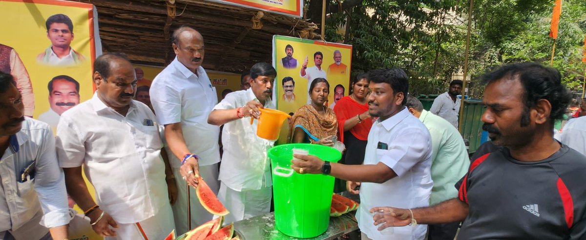 yuvaraj_C_BJP's tweet photo. பாஜக அரசு தொடர்பு பிரிவு சார்பில் மக்களின் தாகங்களை தீர்க்கும் தண்ணீர் பந்தல் ஆனது அரசு தொடர்பு பிரிவு மாநிலத் தலைவர் திரு.எம்.பாஸ்கர், பாஜக மாநில செயலாளர் திரு.டால்பின்.ஸ்ரீதரன் மற்றும் மாவட்ட தலைவர் திரு,வே.காளிதாஸ் அவர்களால் திறந்து வைக்கப்பட்டது. @annamalai_k @VinojBJP https://t.co/BD1VUnePl3