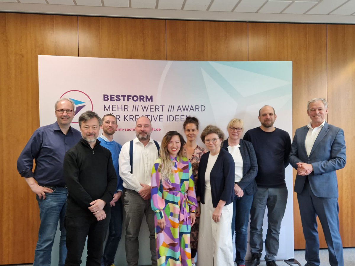 kreative_ideen's tweet photo. Herausragend: Heute haben die Nominierten für den BESTFORM /// AWARD 2023 bei der MZ in Halle (Saale) ihre Projekte, Produkte und Visionen präsentiert. Am 28.6.23 werden die Gewinnerinnen und Gewinner feierlich bekanntgegeben.  

@MWL_LSA @mzwebde @mycrocast  
#sachsenanhalt https://t.co/a6yhpJnMuZ