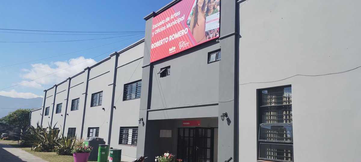 guada_blanco's tweet photo. Miente miente que algo queda  @jmedurand 
La escuela está más linda y equipada que nunca, enmarcada en el Ente de desarrollo económico, damos apoyo integral con Microcreditos, Polo de Tecnología, Diseño y Oficina de empleo.
 Te "equivocaste " de dirección ?? 
Mmm ..No creo. https://t.co/UHYtH2IKsJ