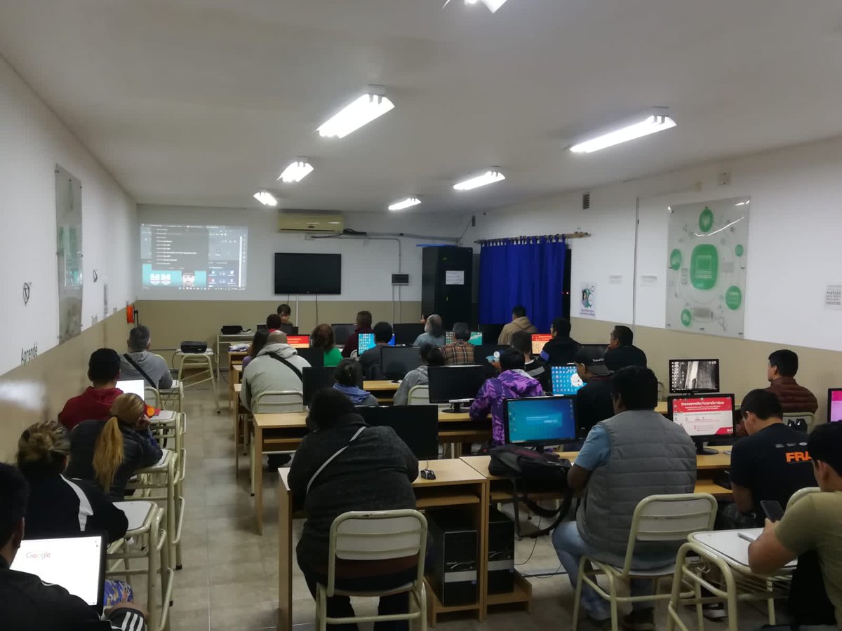 Miente miente que algo queda  <a href="/jmedurand/">Emiliano Durand</a> 
La escuela está más linda y equipada que nunca, enmarcada en el Ente de desarrollo económico, damos apoyo integral con Microcreditos, Polo de Tecnología, Diseño y Oficina de empleo.
 Te "equivocaste " de dirección ?? 
Mmm ..No creo.