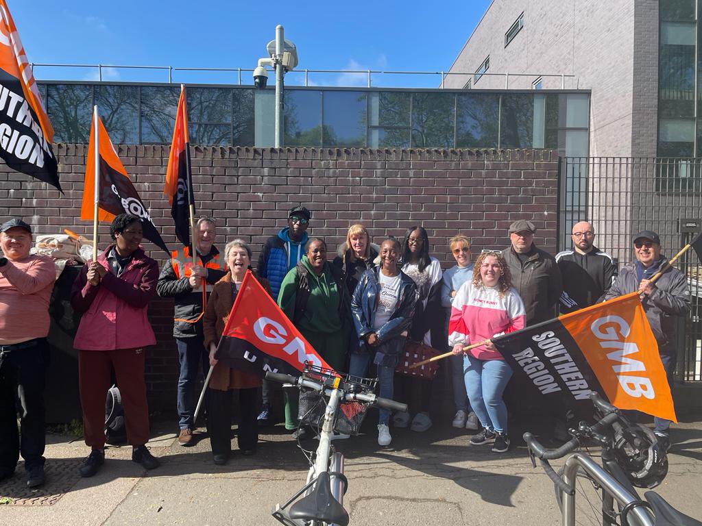 GMBSouthern's tweet photo. Our members at Prendergast School in Lewisham are out on strike to protest plans to convert to academy status. This is not in the interests of the staff, the students or the school in general! https://t.co/4wgL8l5Hgh