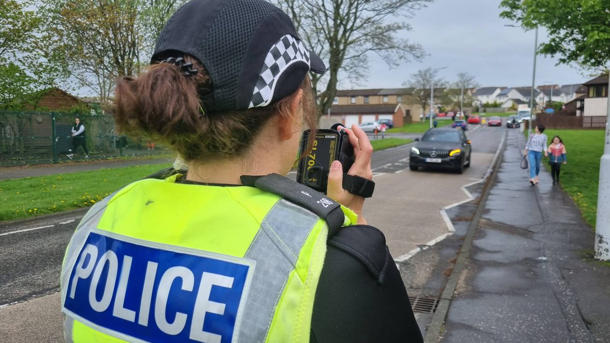 PSOSCowdenbeath's tweet photo. ๐ฎโโ๏ธIn the Community๐ฎโโ๏ธ
Following concerns raised by local residents over speeding, PS Nicol and PC Sneddon were out this morning carrying out #speedchecks in #HillofBeath, #Crossgates and outside @FoulfordPS in #Cowdenbeath.
#RoadSafety
#KeepingPeopleSafe
#SpeedKills https://t.co/X0xuxnzbtg