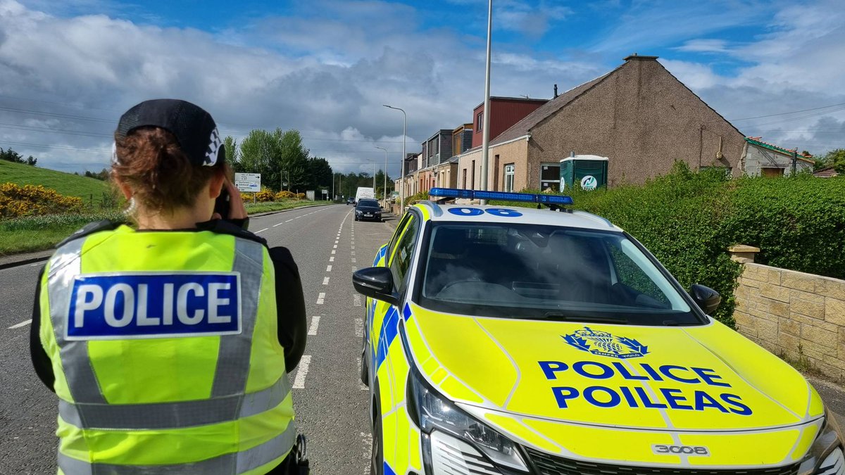 PSOSCowdenbeath's tweet photo. ๐ฎโโ๏ธIn the Community๐ฎโโ๏ธ
Following concerns raised by local residents over speeding, PS Nicol and PC Sneddon were out this morning carrying out #speedchecks in #HillofBeath, #Crossgates and outside @FoulfordPS in #Cowdenbeath.
#RoadSafety
#KeepingPeopleSafe
#SpeedKills https://t.co/X0xuxnzbtg
