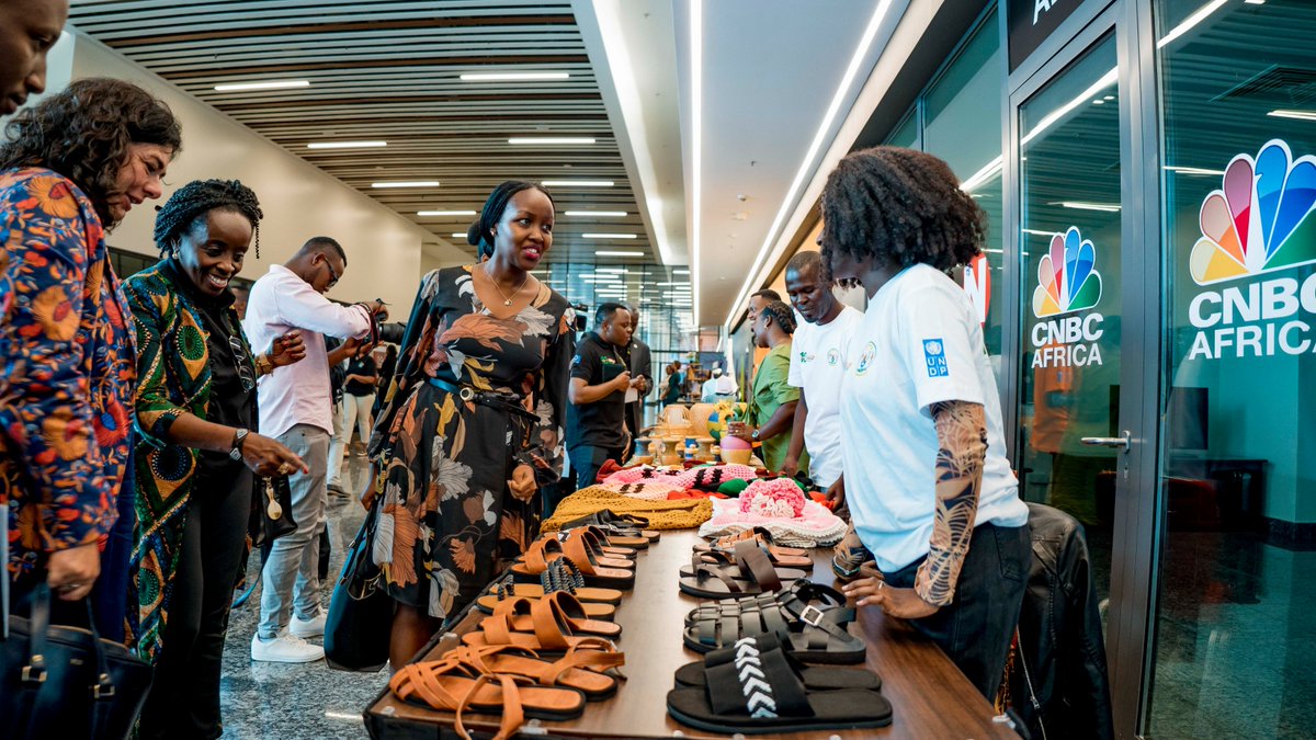 EUinRW's tweet photo. 🎆Momentous occasion this afternoon as we launch #AgukaProgram together with @UNDPRwanda @RwandaYouth @RwandaICT. We are proud to support this unique programme that will expand socio-economic opportunities for young Rwandans.
#EU4Youth https://t.co/EfoZbSY1X4