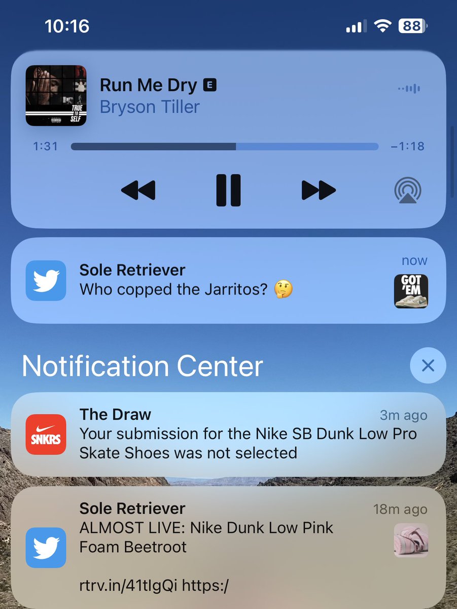 Baileyyoooo's tweet photo. @SoleRetriever Not me 🥺🥺🥺🥺 https://t.co/GV8TffUmHP