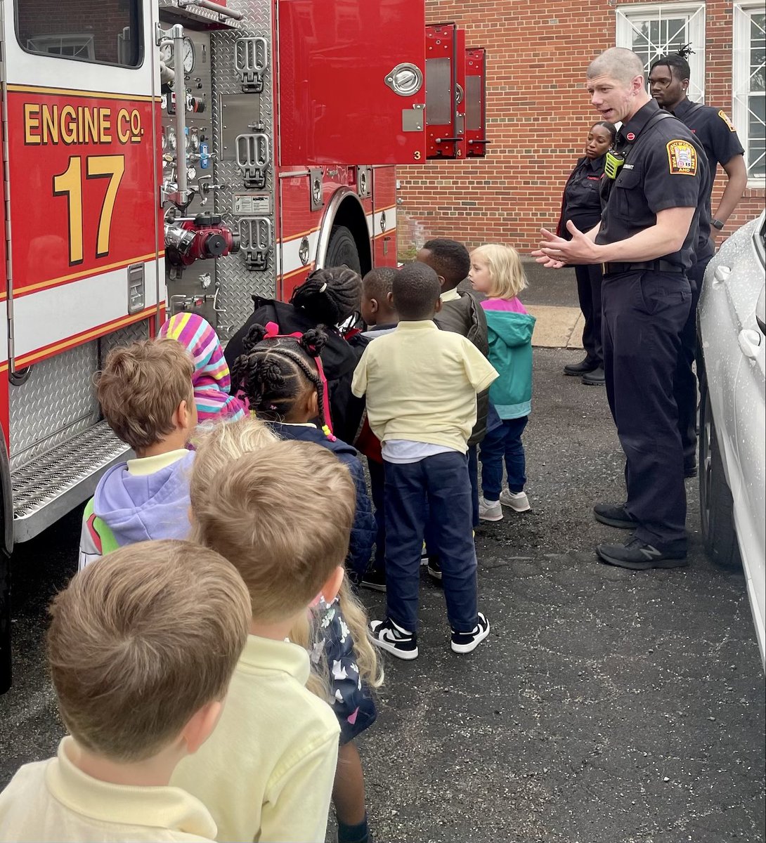 dcfireems's tweet photo. Children from @BurroughsES recently paid a visit to Engine 17 on Monroe St in @BrooklandBridge. They met their local firefighters and learned how we keep them safe. Every day is a community day. #DCsBravest https://t.co/6lse66Uja1