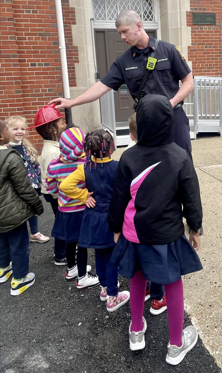 dcfireems's tweet photo. Children from @BurroughsES recently paid a visit to Engine 17 on Monroe St in @BrooklandBridge. They met their local firefighters and learned how we keep them safe. Every day is a community day. #DCsBravest https://t.co/6lse66Uja1
