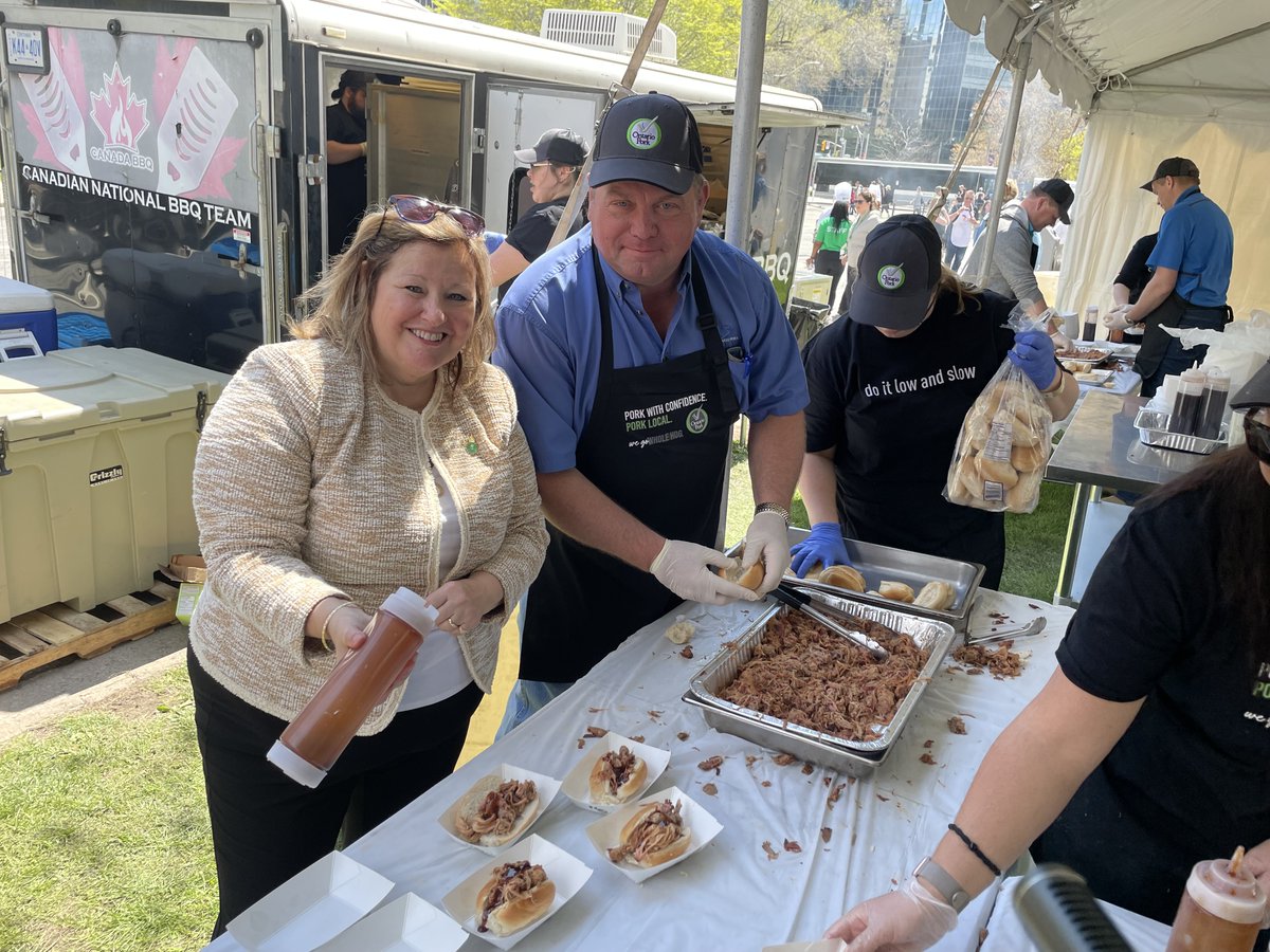 OntarioPorkNews's tweet photo. @LisaThompsonPC The ‘Taste of Ontario’ food pavilion helped showcase just one of the many delicious, nutritious, and affordable products Ontario pork farmers deliver to dinner tables across the province. https://t.co/uVvWBTLwde