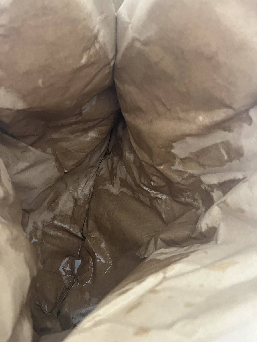 natslife's tweet photo. Hi @HelloFreshUK -this is how my box arrived today from @YodelOnline
- Can you contact me about it please as your app is not being very helpful getting through to a human! https://t.co/sXsQihFbsx