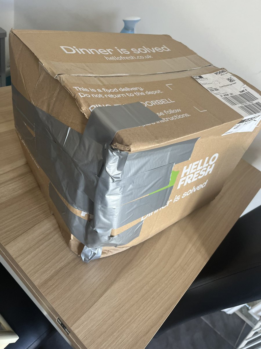 natslife's tweet photo. Hi @HelloFreshUK -this is how my box arrived today from @YodelOnline
- Can you contact me about it please as your app is not being very helpful getting through to a human! https://t.co/sXsQihFbsx