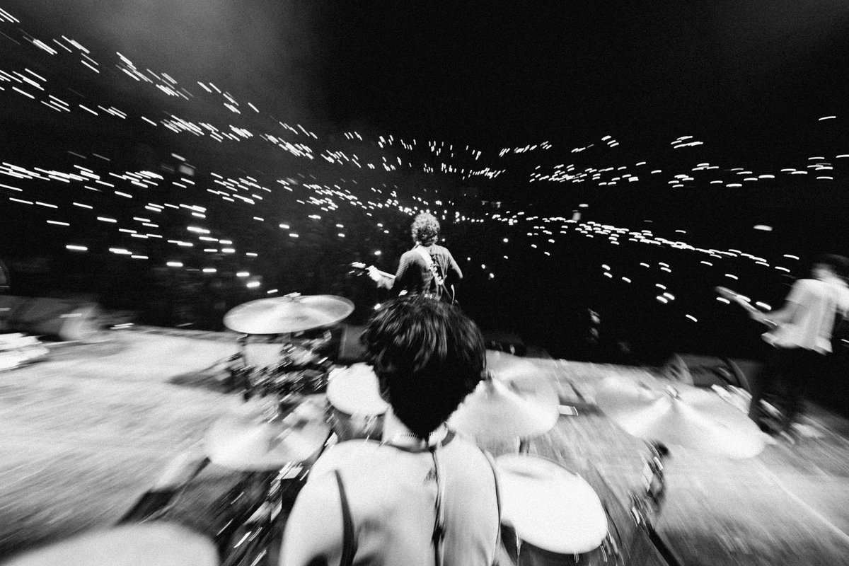 We’ve hit the final stop of our European run with @arcticmonkeys and we’re sad it’s over - thank you for the amazing reception last night in Paris.

We’ll be signing off from 8pm this evening.

📸 <a href="/lewsvans/">Lewis Evans</a>