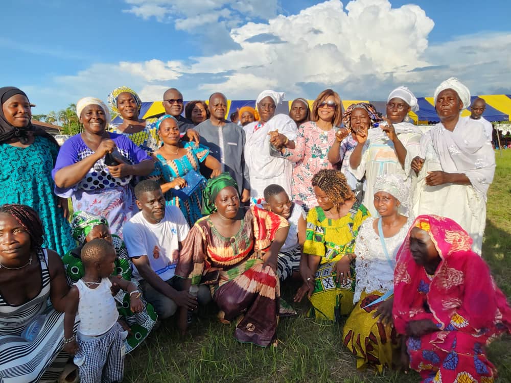 HubertOulaye's tweet photo. #CIV225 : J'aime voir les Femmes debout, s'engager et s'affirmer.
Merci aux Femmes de la Région du Cavally pour cet engagement. Ce fut une belle communion avec vous, le dimanche 7 mai 2023.

Le Meilleur reste à Venir...

Avançons Toujours Ensemble ! https://t.co/GqbiIcamR5