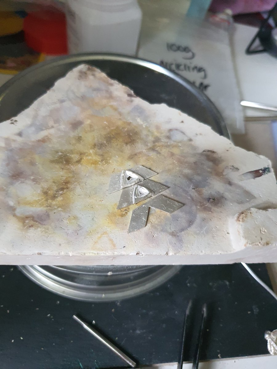 Because Royal mail is doing something weird with my mail and I'm waiting on jewlers pickle (still, it's been a month!)  We're working on something else! Something destiny themed.