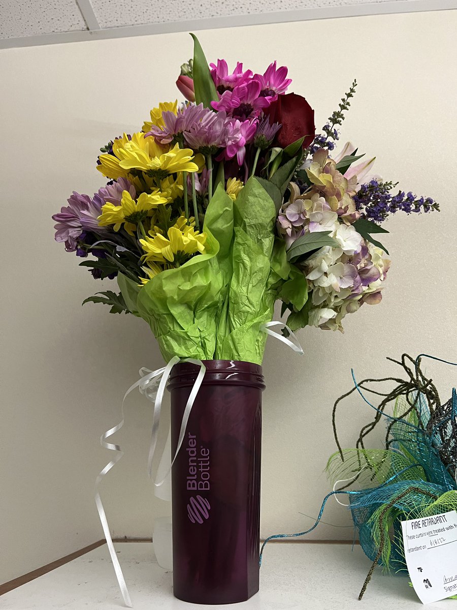 PercyYearbook's tweet photo. Loving Staff Appreciation Week here at ASE! The flowers were so pretty yesterday and I just love silly socks day!!
#staffappreciationweek #spoiled #asepanthers @ASE_PTOHumble https://t.co/G3Sz8Kjwwp