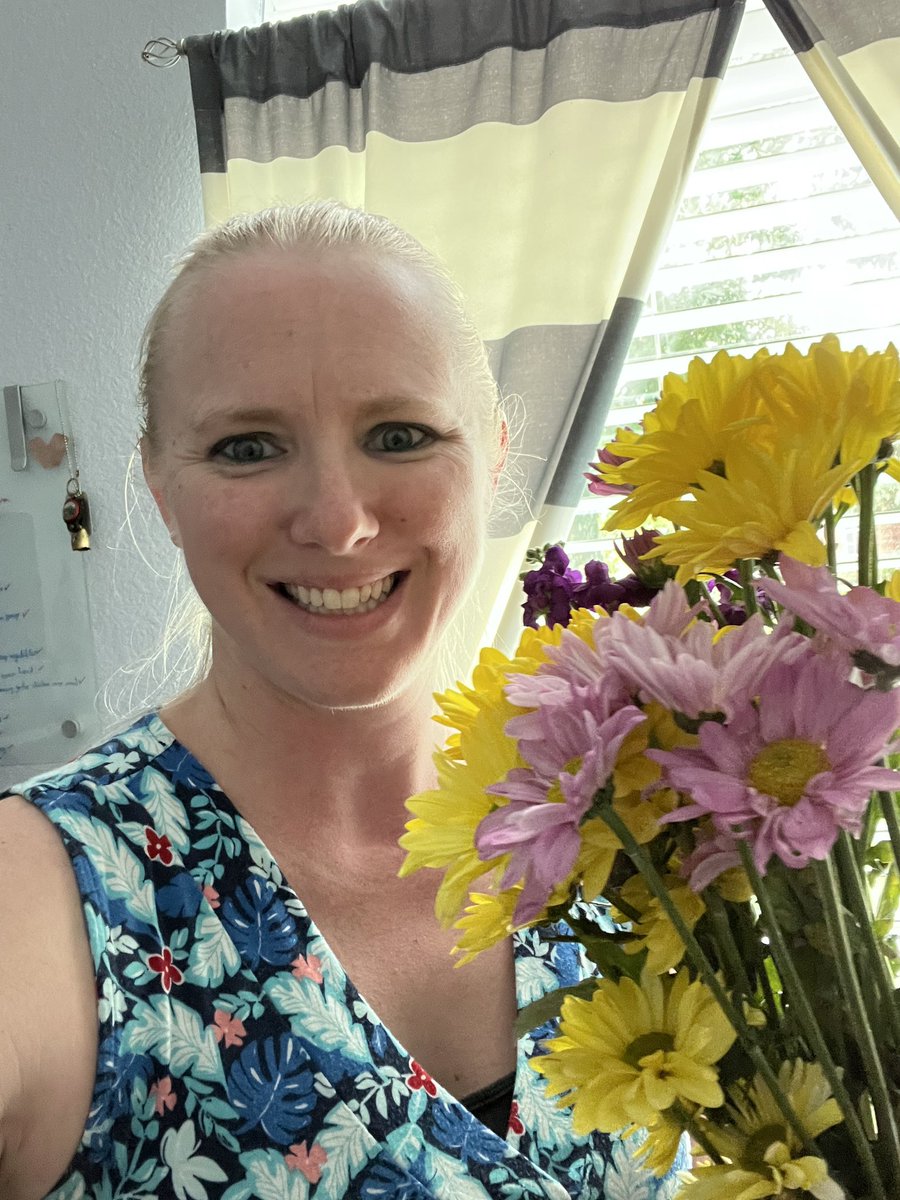 PercyYearbook's tweet photo. Loving Staff Appreciation Week here at ASE! The flowers were so pretty yesterday and I just love silly socks day!!
#staffappreciationweek #spoiled #asepanthers @ASE_PTOHumble https://t.co/G3Sz8Kjwwp