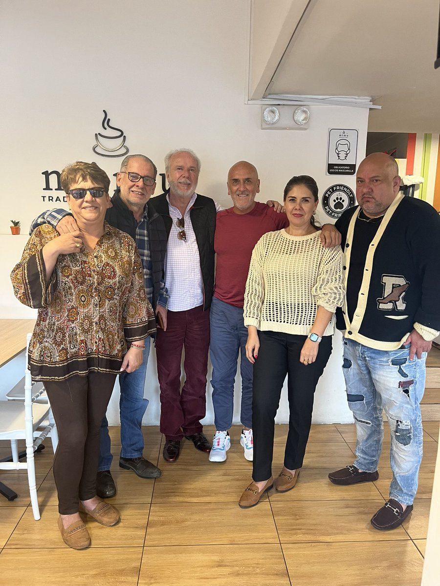 Mimucafeteria's tweet photo. Un desayuno 🍳 con amigos compartiendo el buen tigrillo, molido de maní y café Zarumeño no tiene precio 😊
Gracias @DiegoGuzmanE por la visita 🥳 
#zaruma #tigrillozarumeño #cafedezaruma https://t.co/BaJjHuEN2M