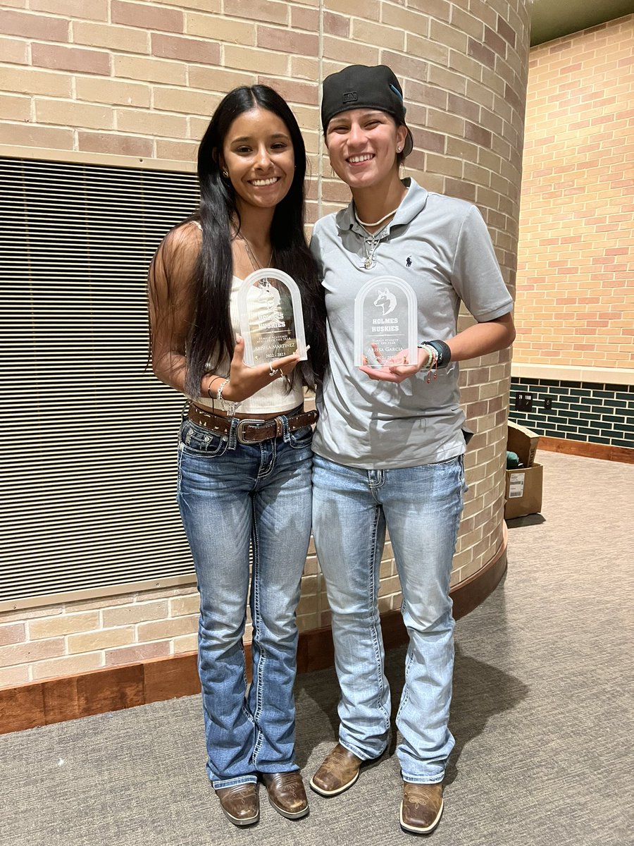 Holmes Softball putting in work on and off the field! So proud of these two! @ariiselamtz won Academic Female Athlete of the Year and @arissagarcia1 won Female Athlete of the Year! The future is bright for these girls!