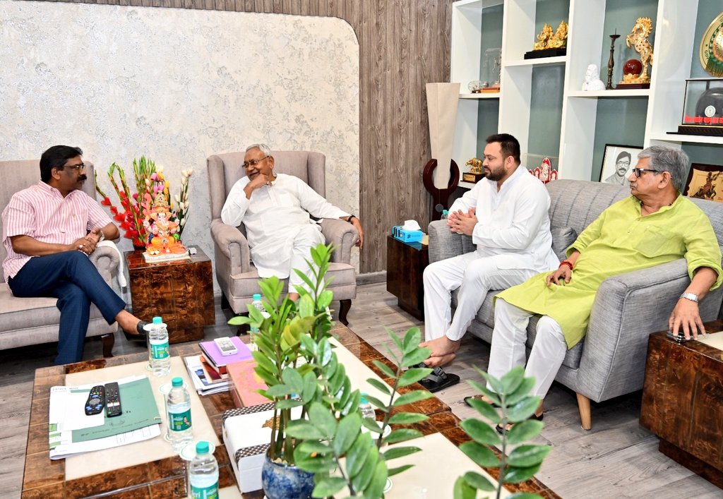 नीतीश कुमार और हेमंत सोरेन ने विपक्षी एकजुटता का दिया संदेश, बिहार और झारखंड के मुख्यमंत्रियों ने की एक साथ प्रेस वार्ता-Nitish Kumar and Hemant Soren gave the message of opposition unity, Chief Ministers of Bihar and Jharkhand held a press conference together