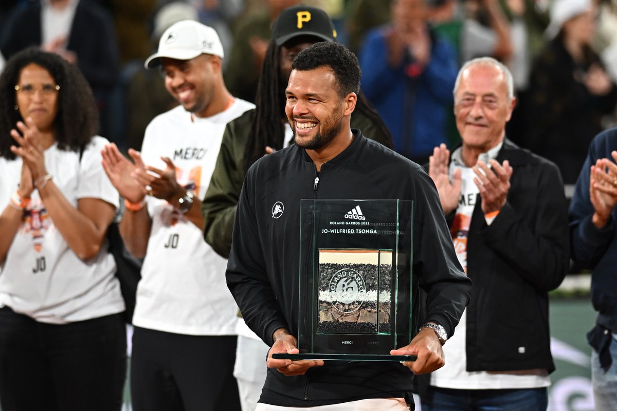 Jo-Wilfried Tsonga (@tsonga7) on Twitter photo 🎤 Hâte de reprendre du service à <a href="/rolandgarros/">Roland-Garros</a> en tant que consultant <a href="/PVSportFR/">Prime Video Sport France</a>, un an après cet inoubliable moment partagé avec vous 🫶
📸 <a href="/corinnedubreuil/">corinne dubreuil</a>
#TsongaTeam #RGsurPrime 🎤 Hâte de reprendre du service à <a href="/rolandgarros/">Roland-Garros</a> en tant que consultant <a href="/PVSportFR/">Prime Video Sport France</a>, un an après cet inoubliable moment partagé avec vous 🫶
📸 <a href="/corinnedubreuil/">corinne dubreuil</a>
#TsongaTeam #RGsurPrime