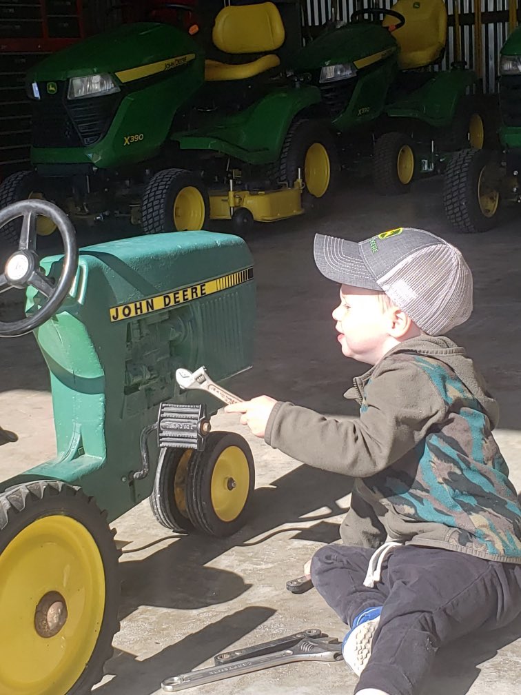 Those planting break downs can be frustrating #plant23 <a href="/JohnDeere/">John Deere USA</a>