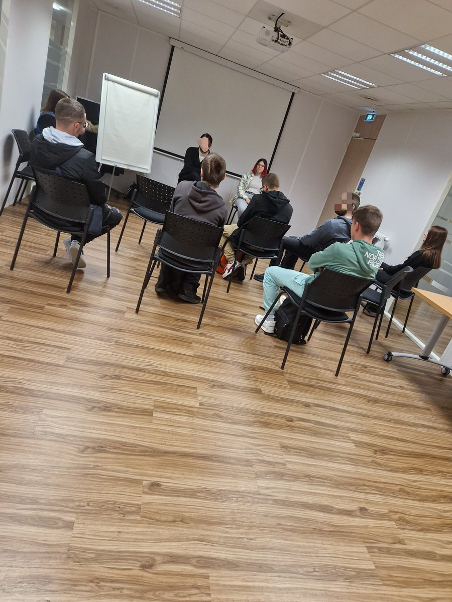 Présentation du projet "l'art d'accéder à l'emploi" construit PAR les jeunes POUR les jeunes ! 😁 C'est parti ! 📽
#jeunes #AIJ #CEJ